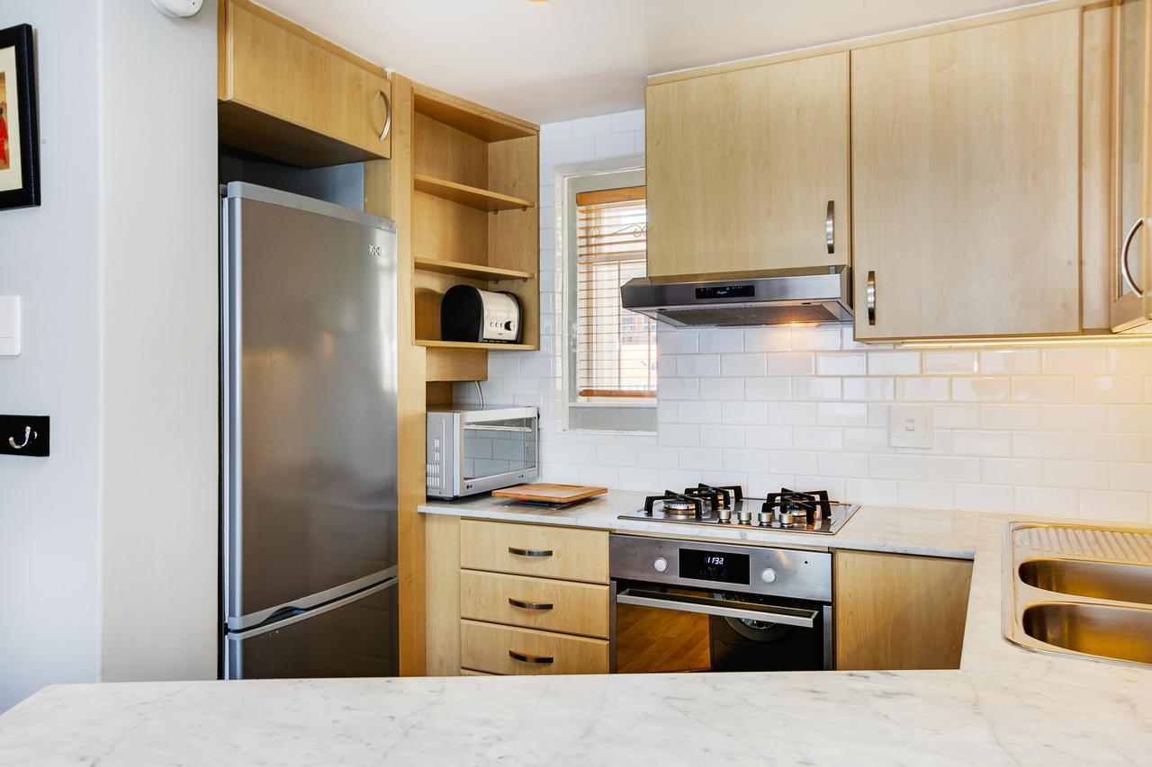 Backup-powered Bantry Bay View 2 Bed Appartement *