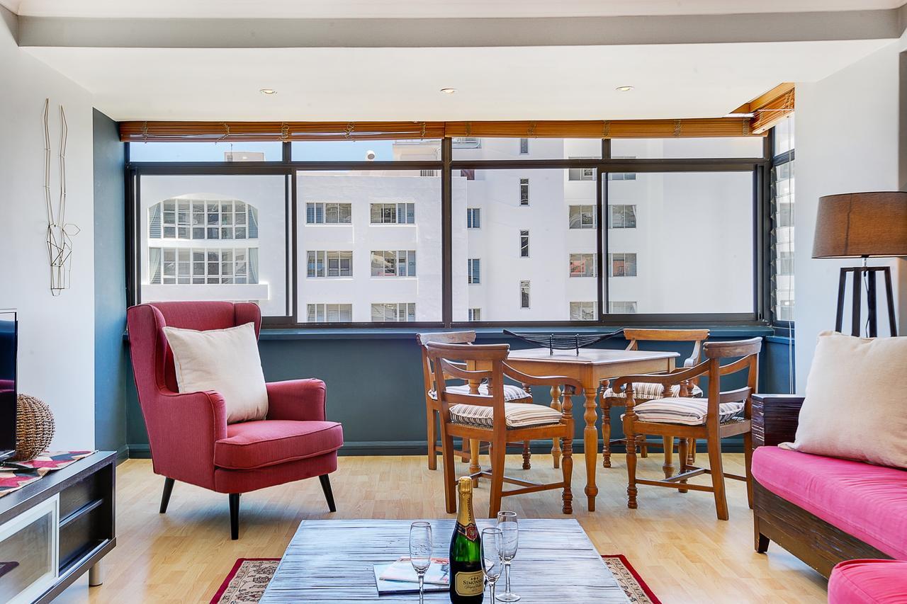 Backup-powered Bantry Bay View 2 Bed Appartement
