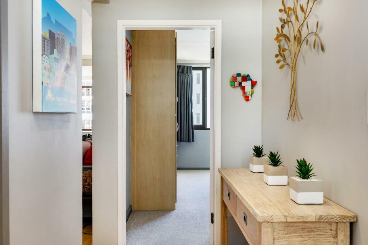 Backup-powered Bantry Bay View 2 Bed *