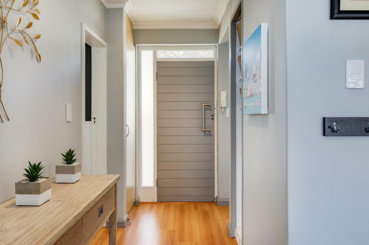 Backup-powered Bantry Bay View 2 Bed *