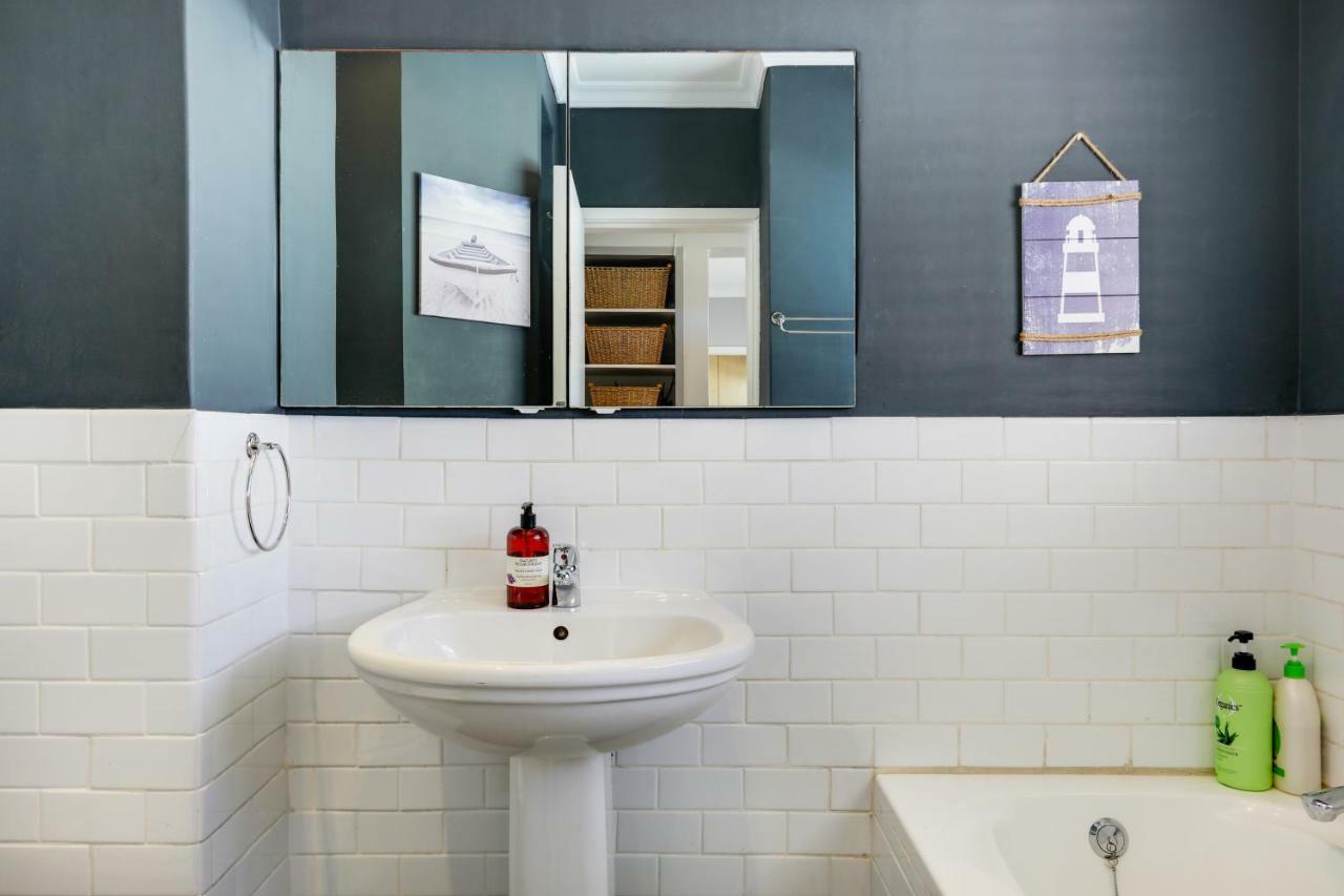 Backup-powered Bantry Bay View 2 Bed