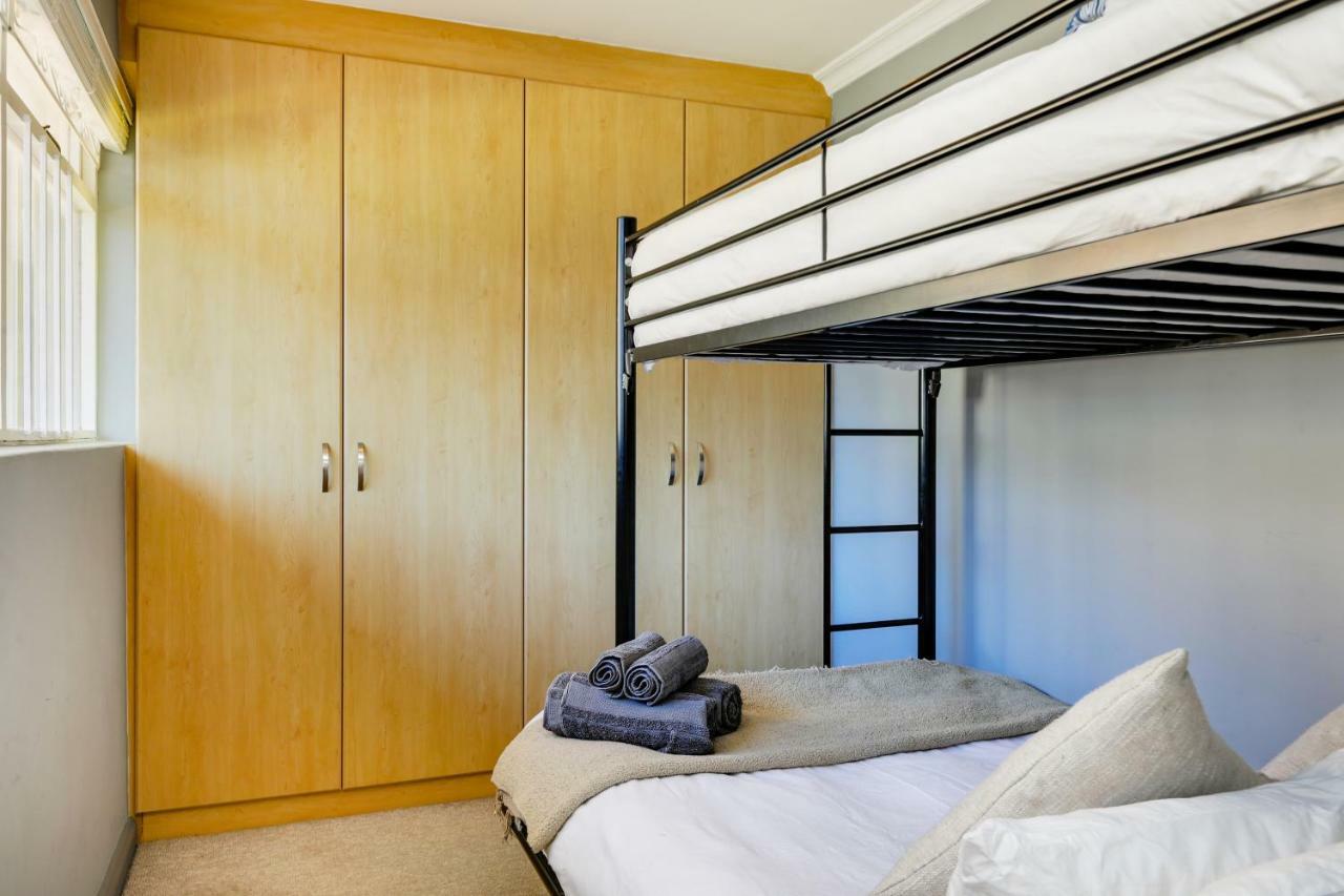 Backup-powered Bantry Bay View 2 Bed Kaapstad