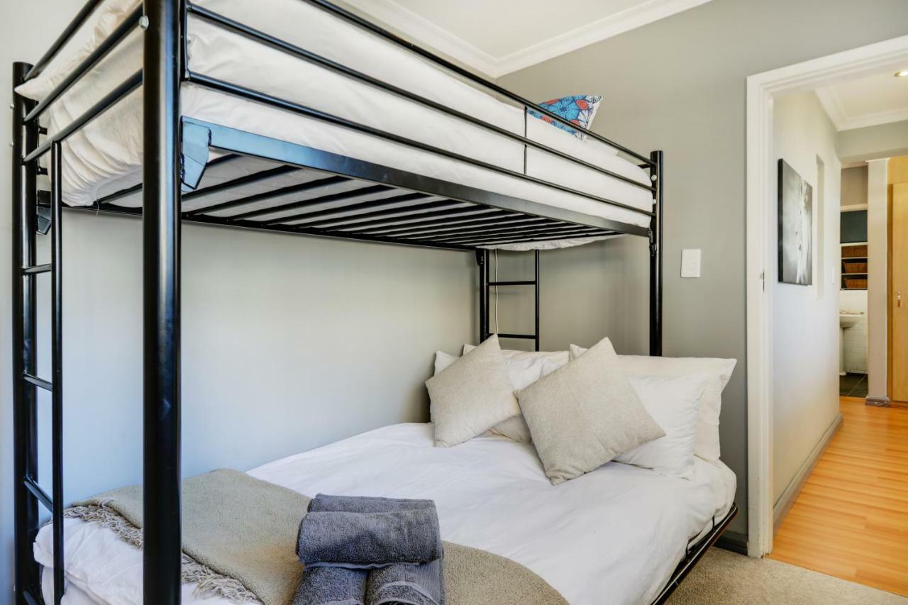 Backup-powered Bantry Bay View 2 Bed Appartement Kaapstad