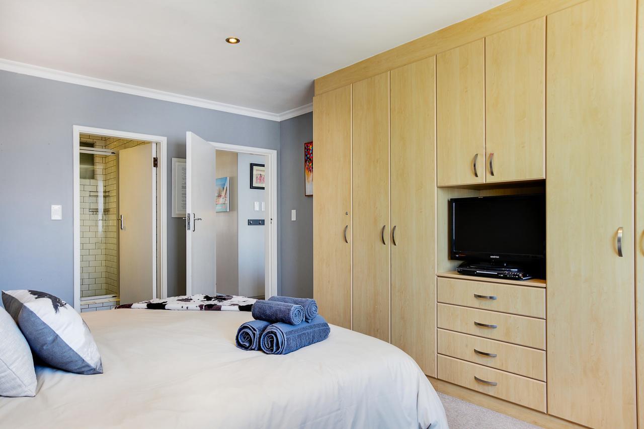 Backup-powered Bantry Bay View 2 Bed Cape Town